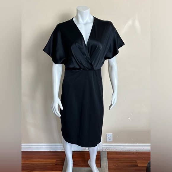 Donna Karan Dresses & Skirts - Donna Karan NY - gorgeous black dress. Size 12. P2P 21”. Silk blend.